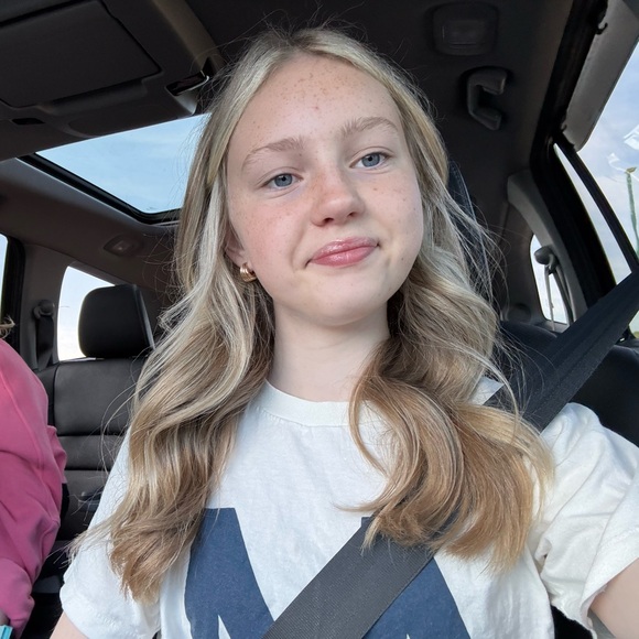 Meet your Posher, Harper - Picture 1 of 1